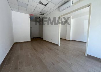 Stanza vuota - Negozio via Bartolo Longo
126, Napoli - foto 8