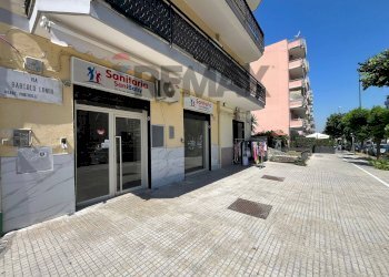 Edificio all\'aperto - Negozio via Bartolo Longo
126, Napoli - foto 18