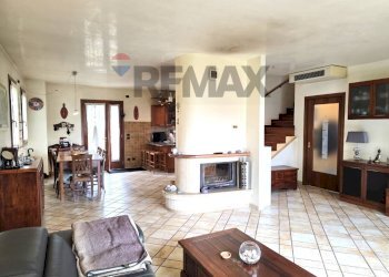 Sala da pranzo - Casa indipendente Via Rino Colladel
8, San Pietro di Feletto - foto 14