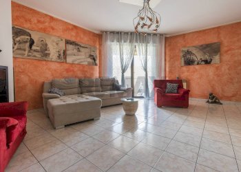 Soggiorno - Four-room apartment Via XX Settembre
 
62, Cardano al Campo - photo 3