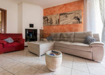 Soggiorno - Four-room apartment Via XX Settembre
 
62, Cardano al Campo - photo 4