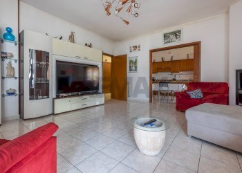 Soggiorno - Four-room apartment Via XX Settembre
 
62, Cardano al Campo - photo 5