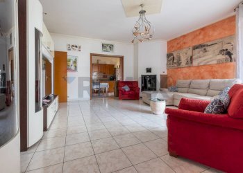 Soggiorno - Four-room apartment Via XX Settembre
 
62, Cardano al Campo - photo 6