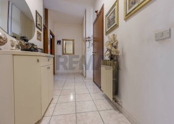 Hall / corridoio - Four-room apartment Via XX Settembre
 
62, Cardano al Campo - photo 12