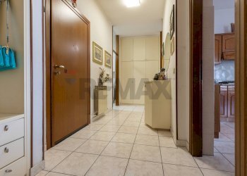 Hall / corridoio - Four-room apartment Via XX Settembre
 
62, Cardano al Campo - photo 19