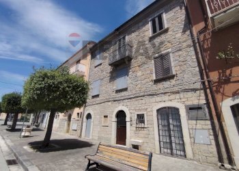 Edificio all\'aperto - Casa semi indipendente Corso Giuseppe Garibaldi
12, Sant'Elena Sannita - foto 2