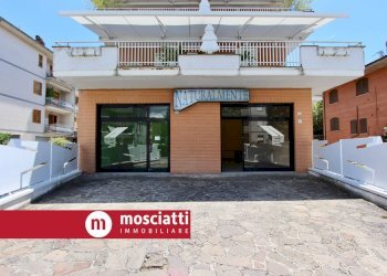 Foto 1 - Commercial Premises Via Fratelli Sciamanna
19-21, Matelica - photo 1