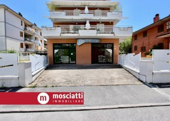 Foto 2 - Commercial Premises Via Fratelli Sciamanna
19-21, Matelica - photo 2