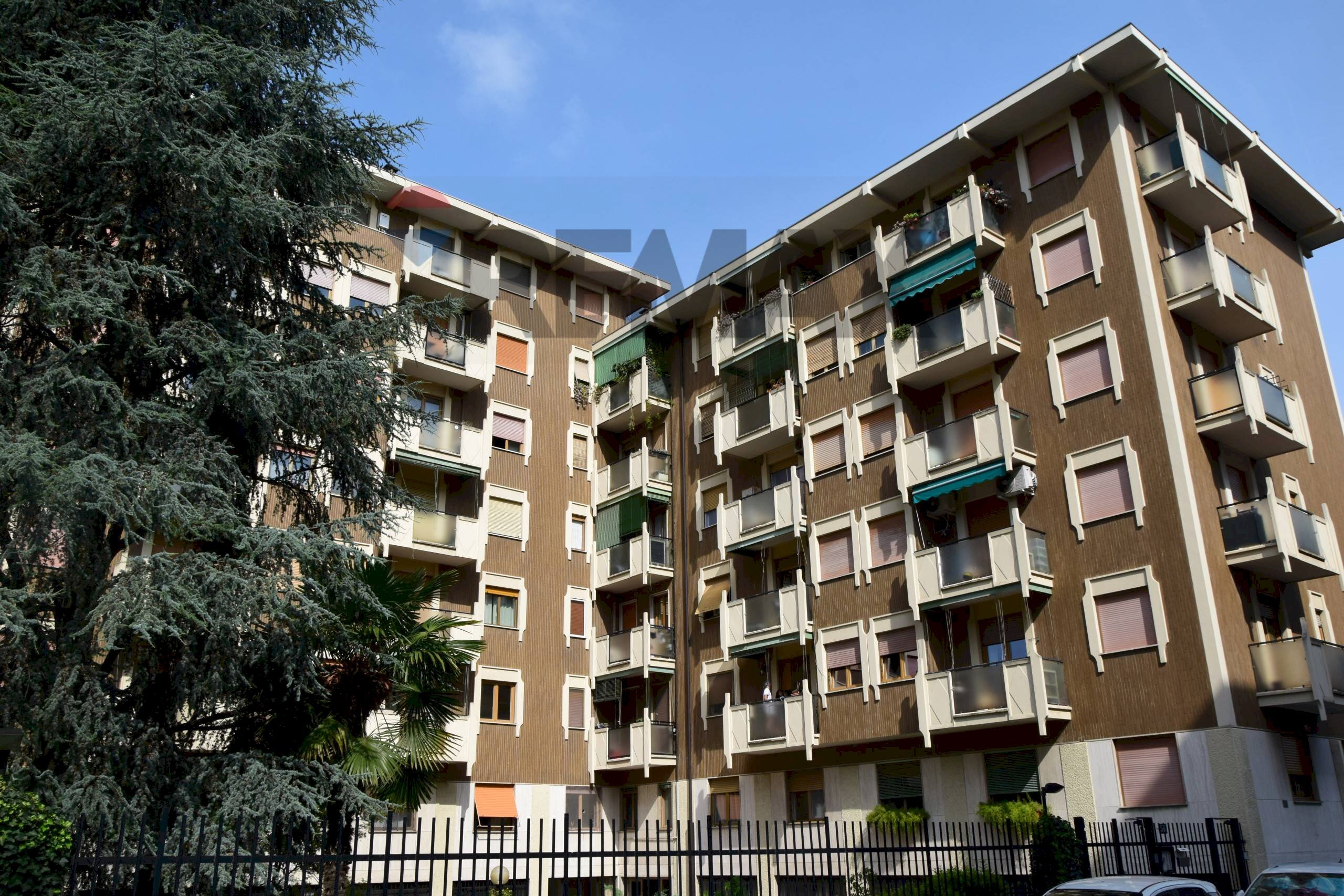 Edificio all\'aperto - Bilocale Via Lanfranco Della Pila
 
57  E, Milano - foto 1