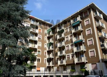 Edificio all\'aperto - Bilocale Via Lanfranco Della Pila
 
57  E, Milano - foto 1