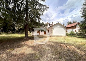 Prospetto con giardino - Casa indipendente Via Berardino de Vincentiis
134/A, Campo di Giove - foto 18