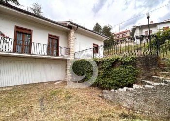 Prospetto con giardino - Casa indipendente Via Berardino de Vincentiis
134/A, Campo di Giove - foto 19