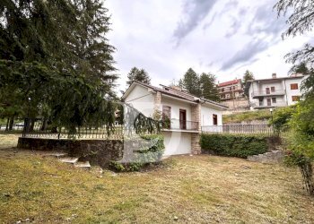 Prospetto con giardino - Casa indipendente Via Berardino de Vincentiis
134/A, Campo di Giove - foto 20