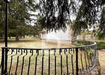 Prospetto con giardino - Casa indipendente Via Berardino de Vincentiis
134/A, Campo di Giove - foto 22