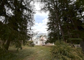 Prospetto con giardino - Casa indipendente Via Berardino de Vincentiis
134/A, Campo di Giove - foto 25