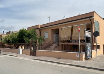 Casa indipendente Mondragone - foto 1