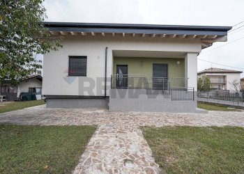 Villa Via San Gaudenzio, 12 
 Locate, Ponte San Pietro - photo 1
