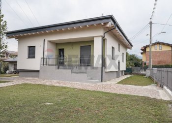 Villa Via San Gaudenzio, 12 
 Locate, Ponte San Pietro - photo 45