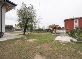 Villa Via San Gaudenzio, 12 
 Locate, Ponte San Pietro - photo 46
