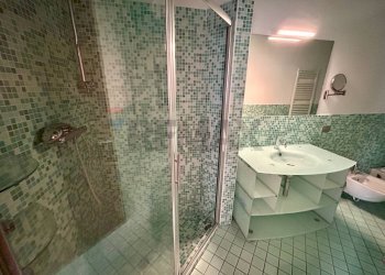 Two-room apartment Lovere, BG, Lovere - photo 30