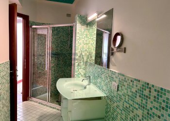 Two-room apartment Lovere, BG, Lovere - photo 31