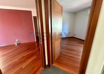 Two-room apartment Lovere, BG, Lovere - photo 32