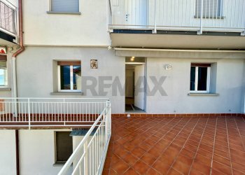 Two-room apartment Lovere, BG, Lovere - photo 40