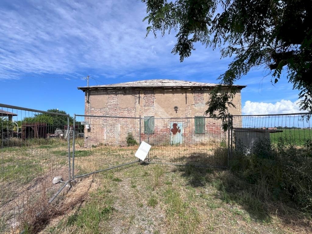Portion of a house Via Malvezza, Molinella - photo 3