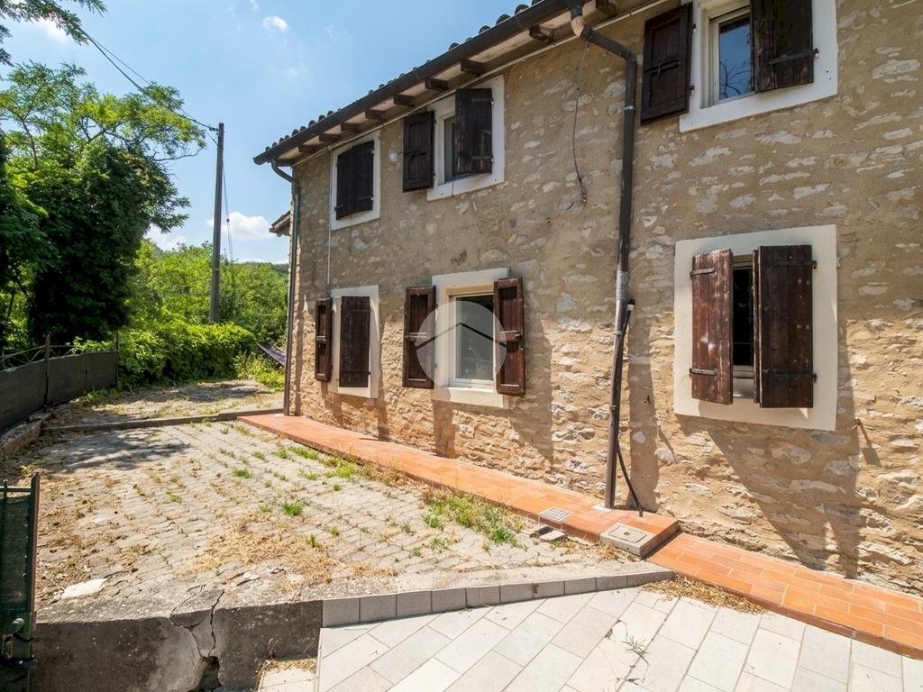 Semi-detached house Via della Resistenza, Langhirano - photo 2
