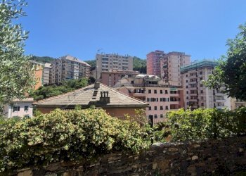 Quadrilocale Salita Chiapparolo, Genova (zona Quezzi) - foto 1