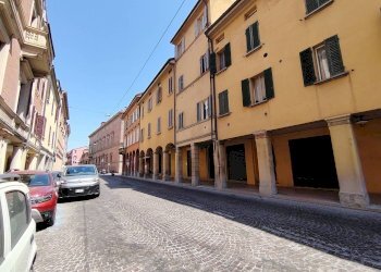 Shop Via Saragozza, 47, Bologna (neighborhood Centro Storico) - photo 3