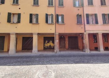 Shop Via Saragozza, 47, Bologna (neighborhood Centro Storico) - photo 4