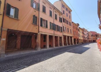 Shop Via Saragozza, 47, Bologna (neighborhood Centro Storico) - photo 5