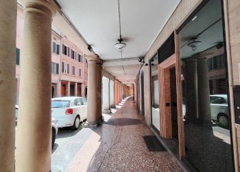 Shop Via Saragozza, 47, Bologna (neighborhood Centro Storico) - photo 7