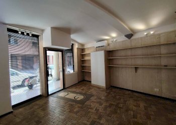 Shop Via Saragozza, 47, Bologna (neighborhood Centro Storico) - photo 17