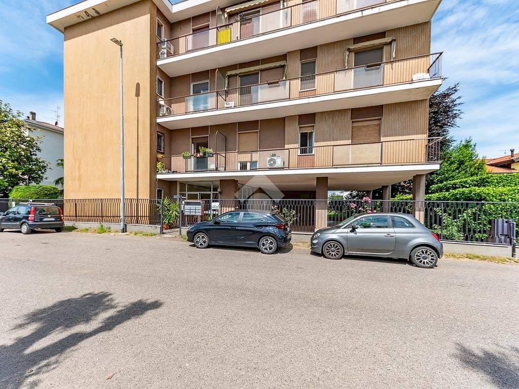 Three-room apartment Via Della Pace, Lainate - photo 2