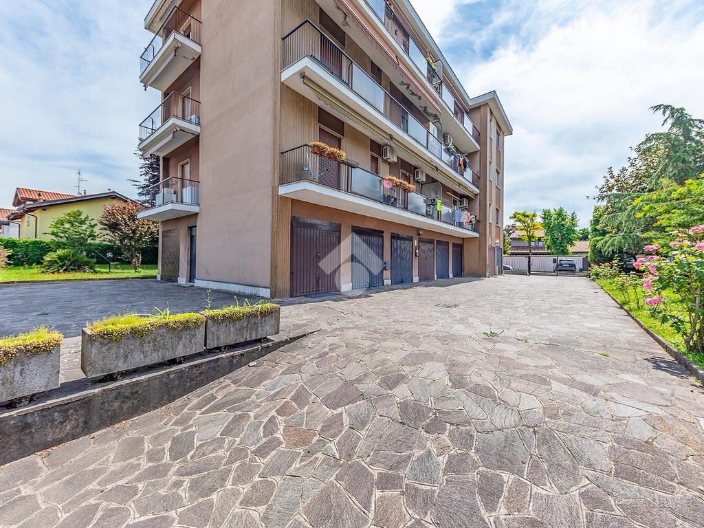 Three-room apartment Via Della Pace, Lainate - photo 3