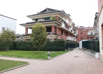 Box Via Monte Sabotino, Paderno Dugnano - photo 1