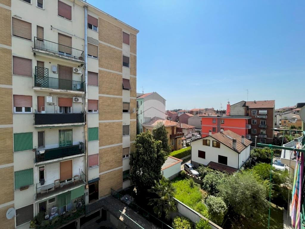 Two-room apartment Via Fiume, Corsico - photo 1
