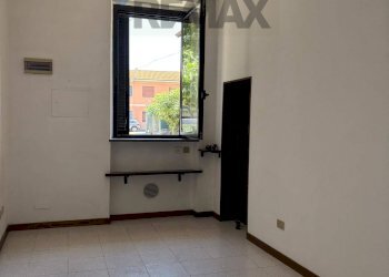 Stanza vuota - Casa semi indipendente via nino bixio
 
4, Inveruno - foto 4