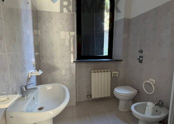 Bagno - Casa semi indipendente via nino bixio
 
4, Inveruno - foto 8