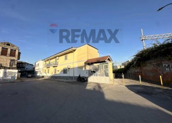 Edificio all\'aperto - Stabile - Palazzo via Cosenza
 
4, Casoria - foto 3
