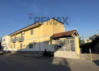 Edificio all\'aperto - Stabile - Palazzo via Cosenza
 
4, Casoria - foto 4