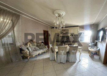 Sala da pranzo - Stabile - Palazzo via Cosenza
 
4, Casoria - foto 21