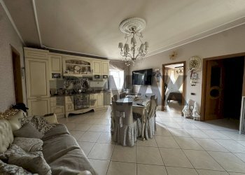 Sala da pranzo - Stabile - Palazzo via Cosenza
 
4, Casoria - foto 22