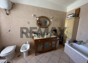 Bagno - Stabile - Palazzo via Cosenza
 
4, Casoria - foto 30