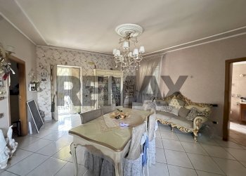 Sala da pranzo - Stabile - Palazzo via Cosenza
 
4, Casoria - foto 31