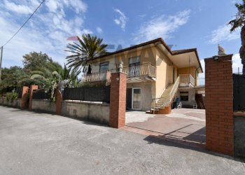 Casa all\'aperto - Villa Via Salina
 
32, Catania - foto 1