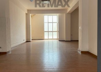 Stanza vuota - Commercial Premises Via Luigi Rizzo
 
9, Paterno - photo 2