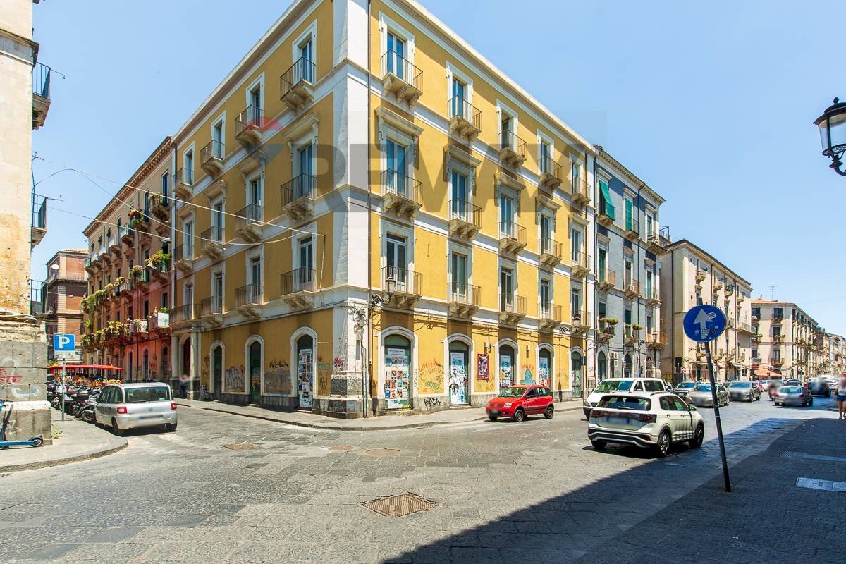 Edificio all\'aperto - Appartamento Via Biondi
 
16, Catania - foto 1